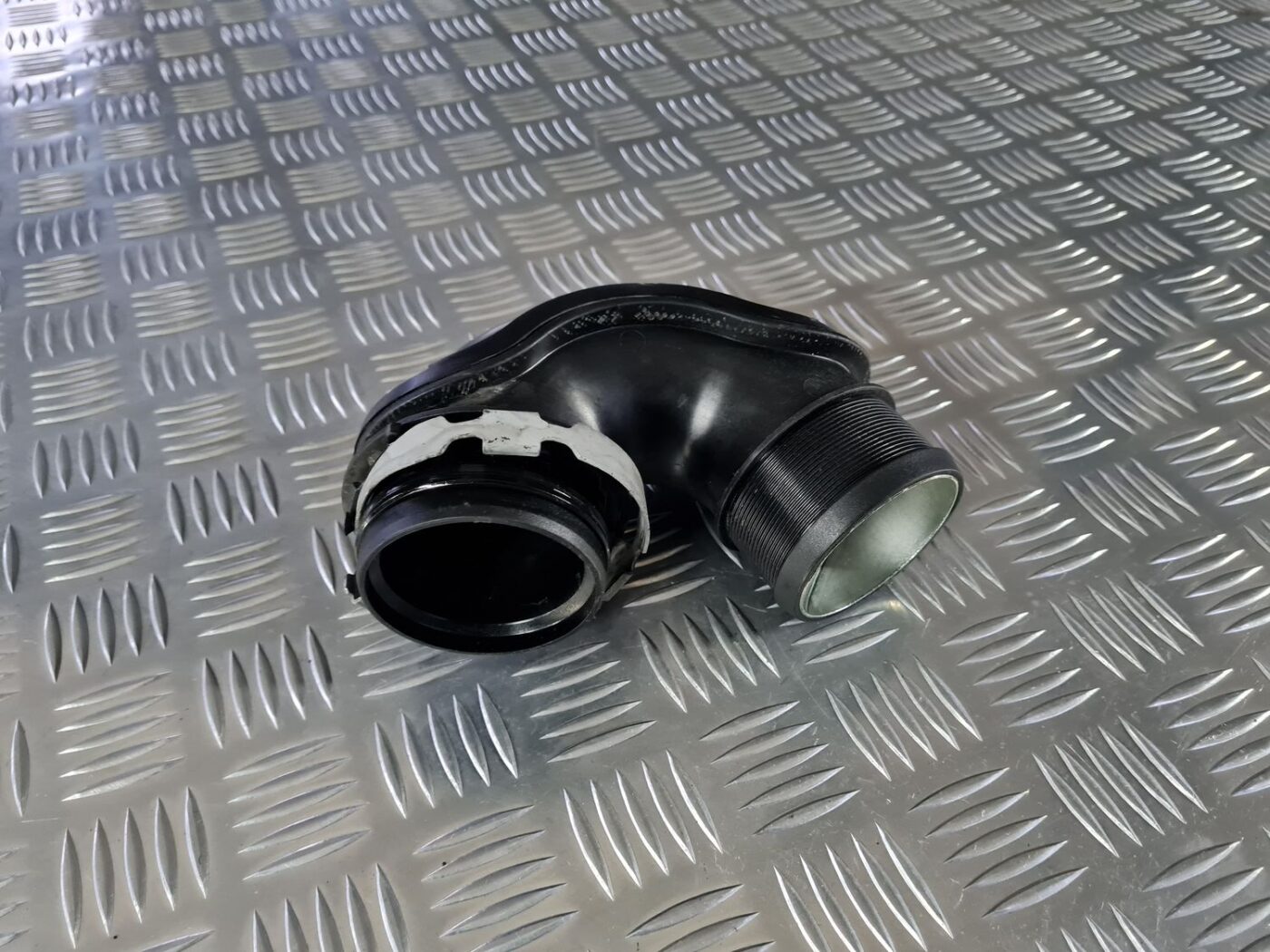 Interkulera caurule priekš OPEL INSIGNIA 2016 3 Interkulera caurule priekš OPEL INSIGNIA 2016