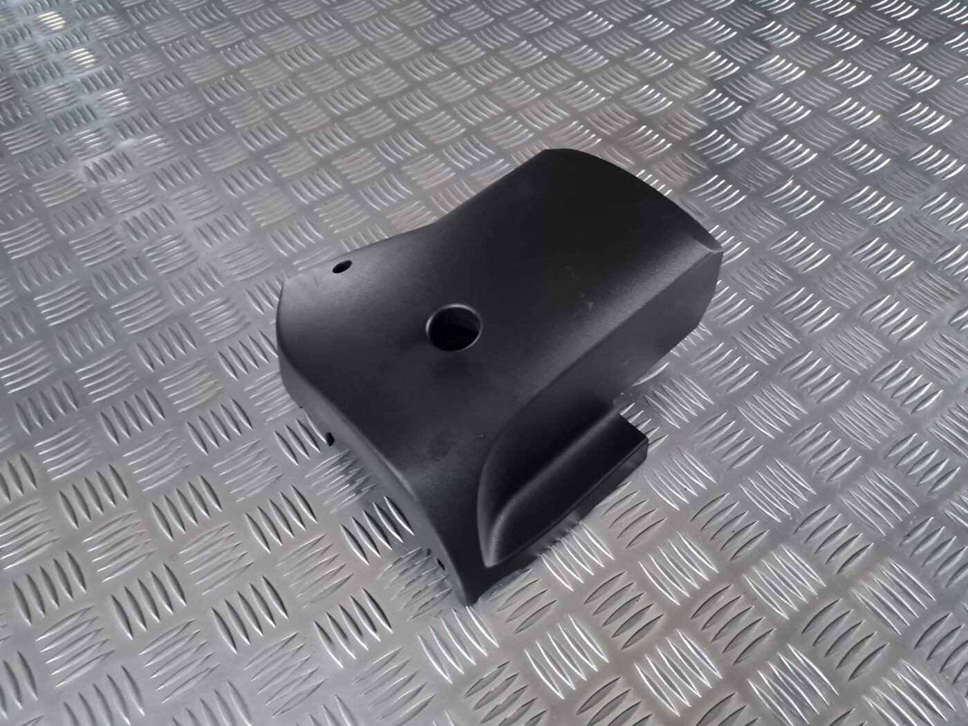 Stūres statnes putekļu aizsargs (salonā) priekš OPEL INSIGNIA 2016 1 Stūres statnes putekļu aizsargs (salonā) priekš OPEL INSIGNIA 2016