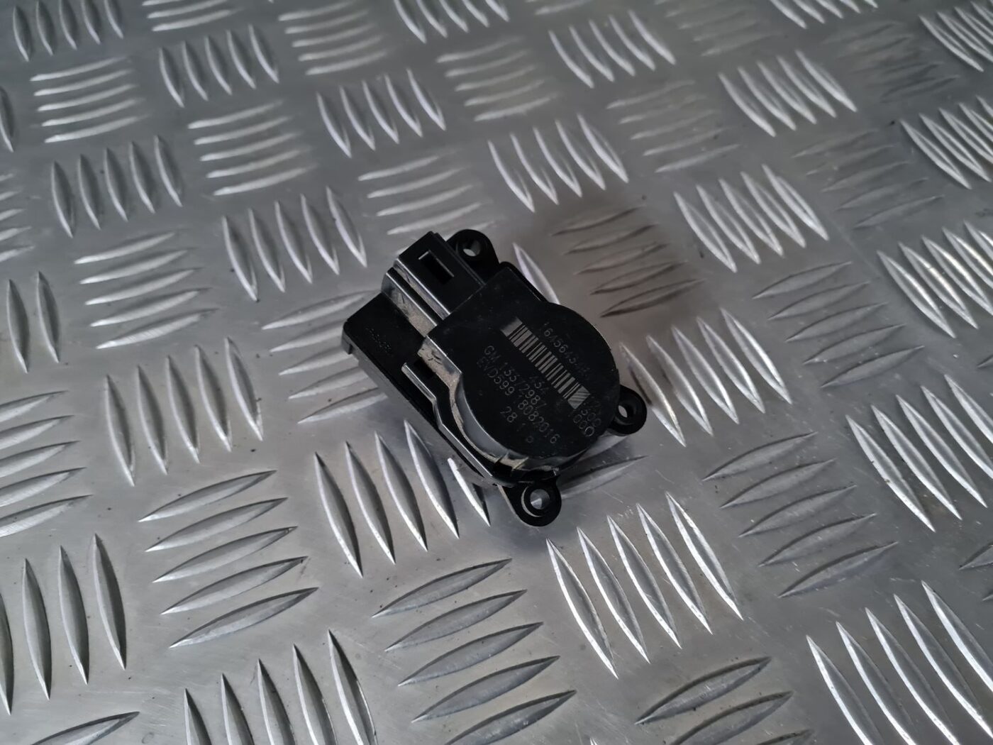 Apsildes sistēmas aktuators priekš OPEL INSIGNIA 2016 1 Apsildes sistēmas aktuators priekš OPEL INSIGNIA 2016