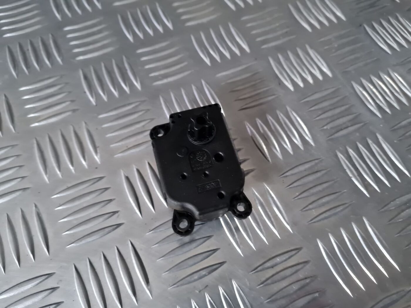 Apsildes sistēmas aktuators priekš OPEL INSIGNIA 2016 2 Apsildes sistēmas aktuators priekš OPEL INSIGNIA 2016