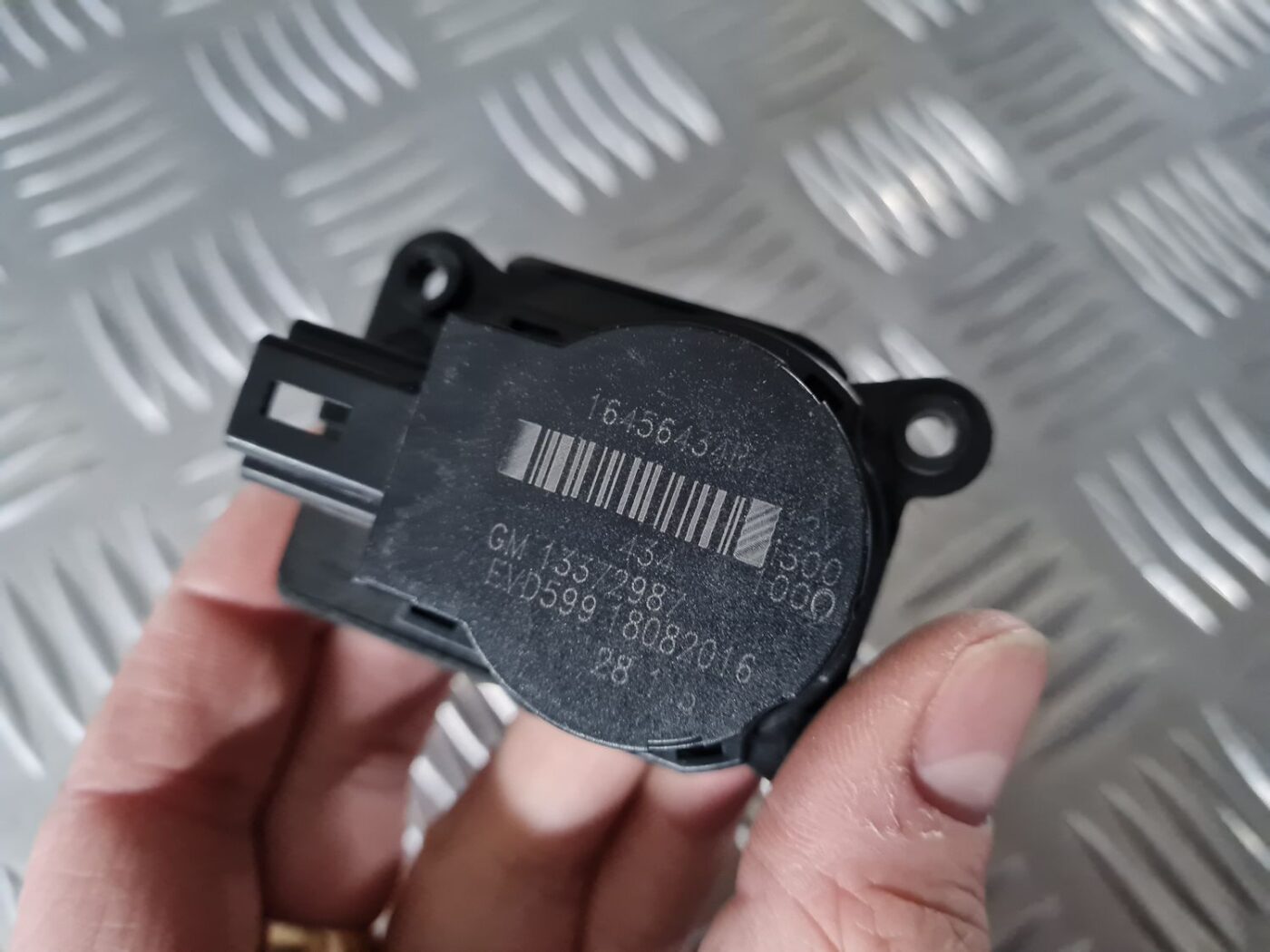 Apsildes sistēmas aktuators priekš OPEL INSIGNIA 2016 3 Apsildes sistēmas aktuators priekš OPEL INSIGNIA 2016