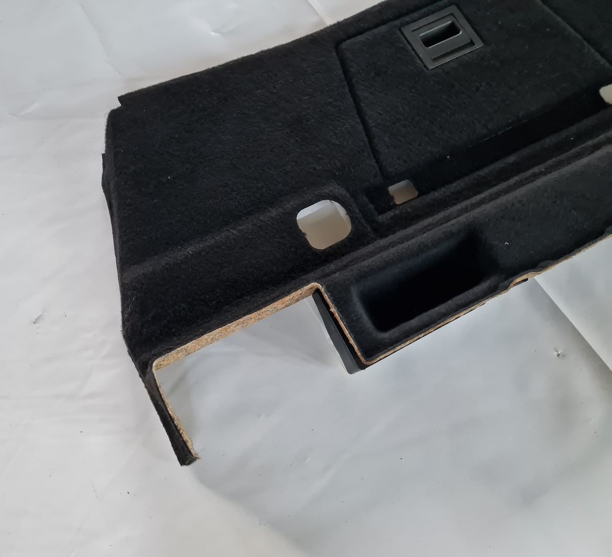 Bagāžnieka nodalījuma sānu apdare priekš OPEL INSIGNIA 2016 2 Bagāžnieka nodalījuma sānu apdare priekš OPEL INSIGNIA 2016