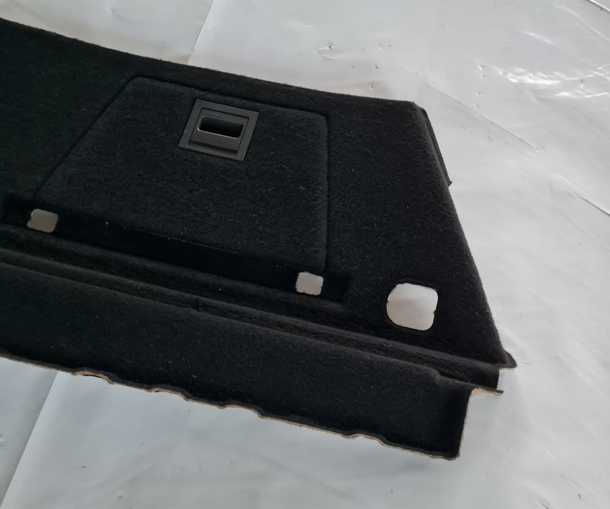 Bagāžnieka nodalījuma sānu apdare priekš OPEL INSIGNIA 2016 4 Bagāžnieka nodalījuma sānu apdare priekš OPEL INSIGNIA 2016