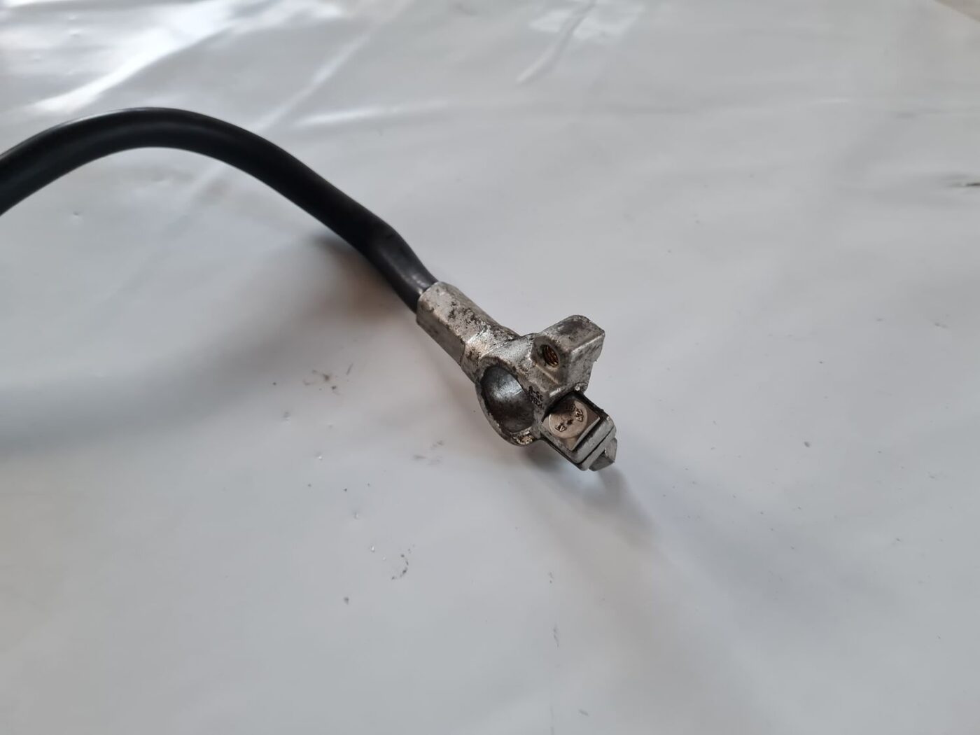 Negatīvais elektrovads priekš OPEL INSIGNIA 2016 2 Negatīvais elektrovads priekš OPEL INSIGNIA 2016