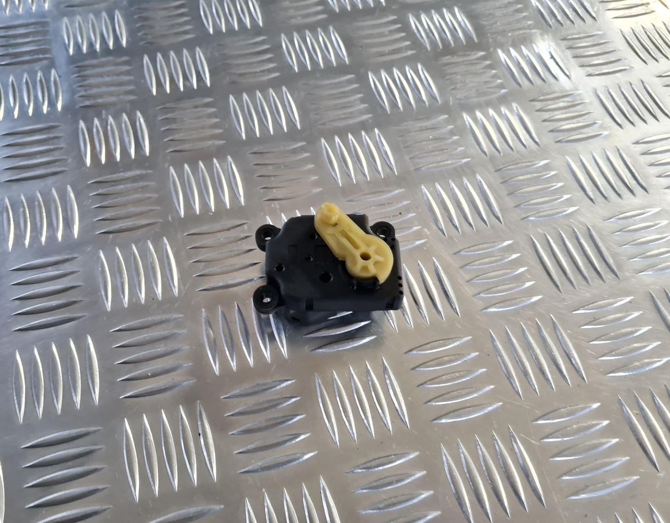 Apsildes sistēmas aktuators priekš OPEL VECTRA C 2008 3 Apsildes sistēmas aktuators priekš OPEL VECTRA C 2008