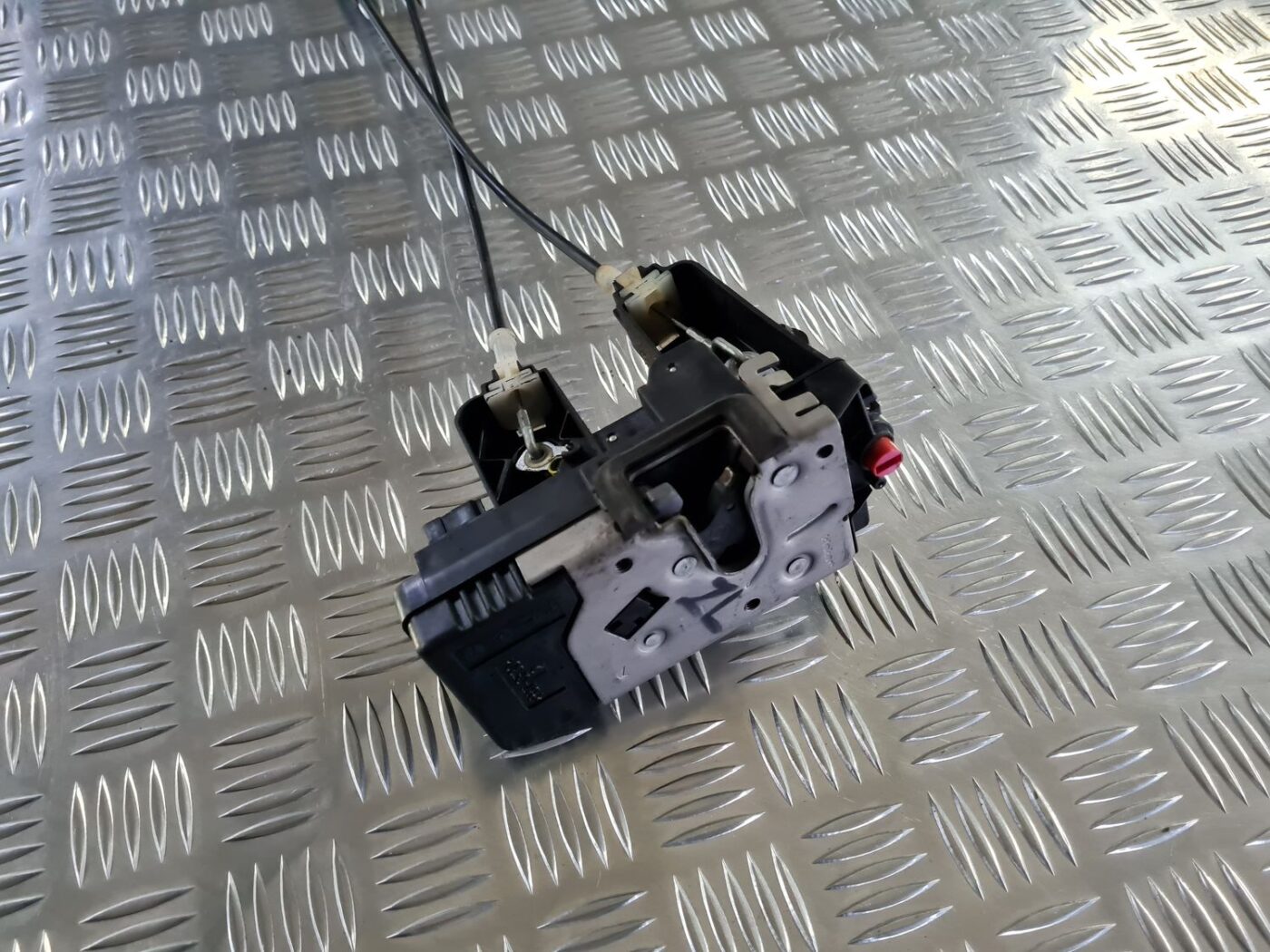 Aizmugurējo kreiso durvju slēdzene priekš OPEL VECTRA C 2008 3 Aizmugurējo kreiso durvju slēdzene priekš OPEL VECTRA C 2008