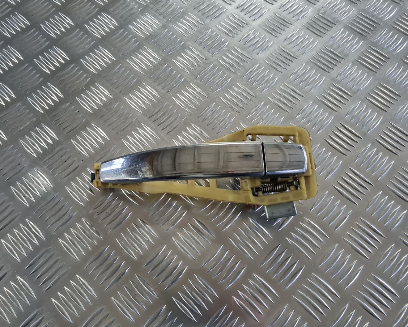 Priekšējāis labais durvju rokturis priekš OPEL VECTRA C 2008 1 Priekšējāis labais durvju rokturis priekš OPEL VECTRA C 2008