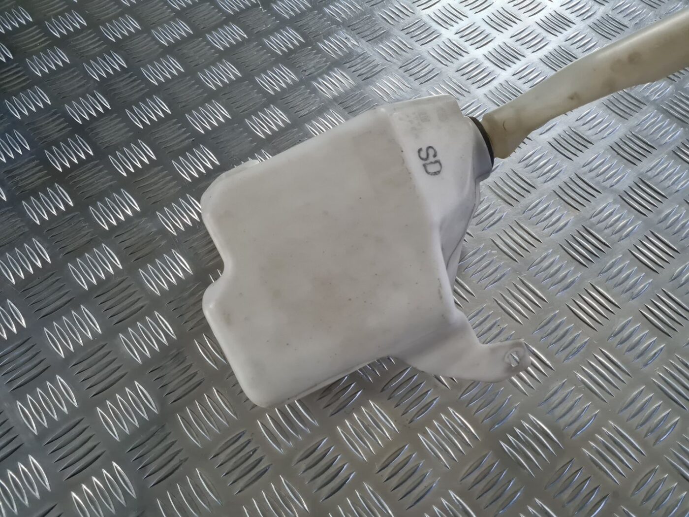 Mazgātāja šķidruma tvertne priekš OPEL VECTRA C 2008 2 Mazgātāja šķidruma tvertne priekš OPEL VECTRA C 2008