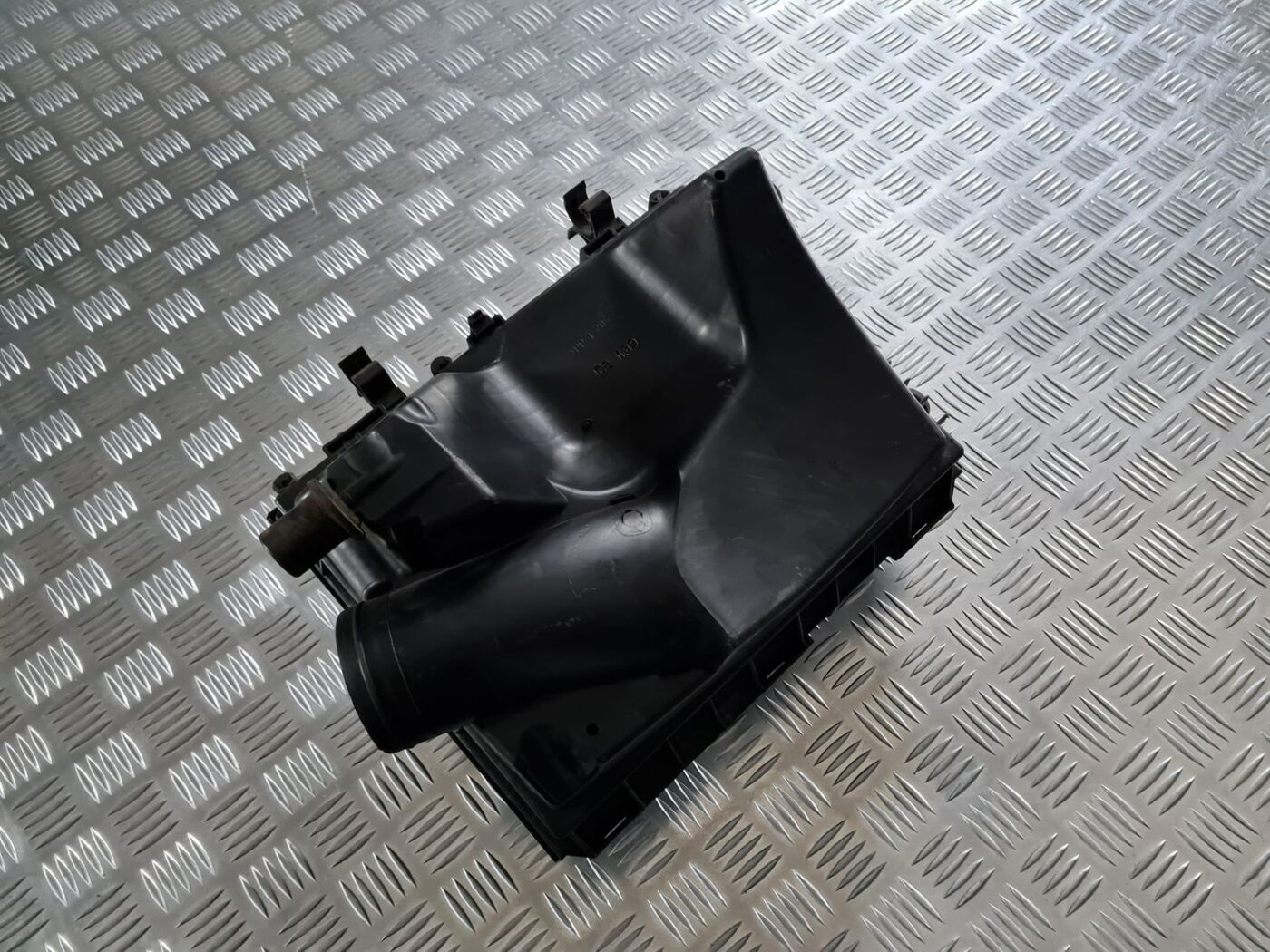 Gaisa filtra korpuss priekš OPEL VECTRA C 2008 2 Gaisa filtra korpuss priekš OPEL VECTRA C 2008