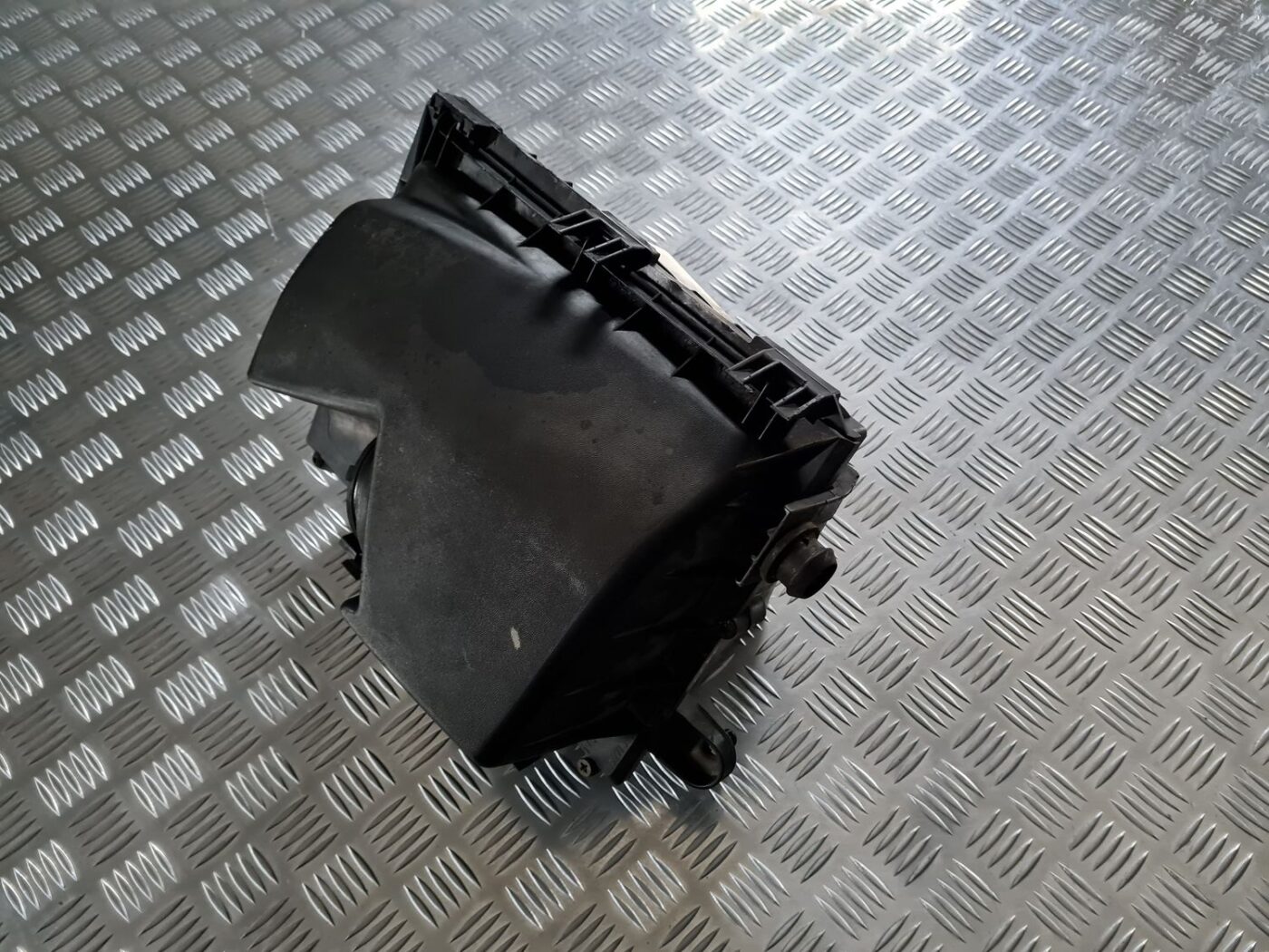 Gaisa filtra korpuss priekš OPEL VECTRA C 2008 3 Gaisa filtra korpuss priekš OPEL VECTRA C 2008