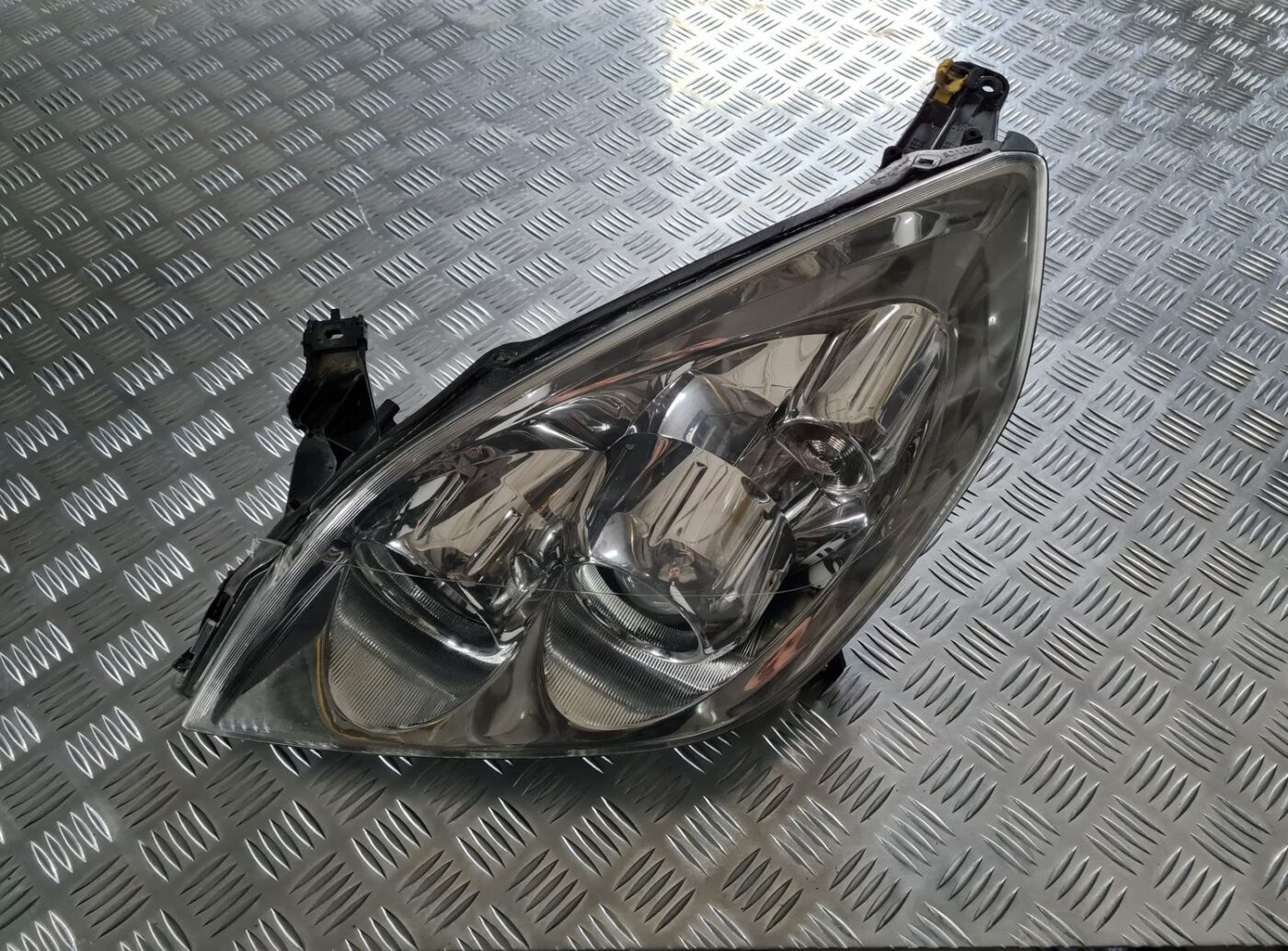 Priekšējais kreisais lukturis priekš OPEL VECTRA C 2008 1 Priekšējais kreisais lukturis priekš OPEL VECTRA C 2008