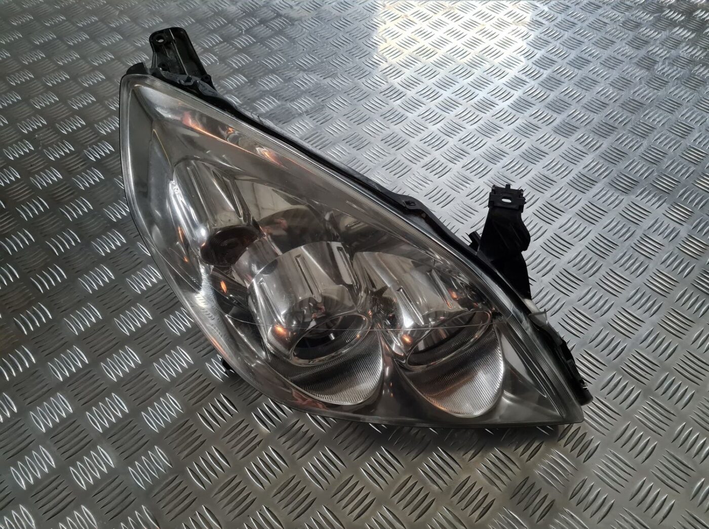 Priekšējais labais lukturis priekš OPEL VECTRA C 2008 1 Priekšējais labais lukturis priekš OPEL VECTRA C 2008