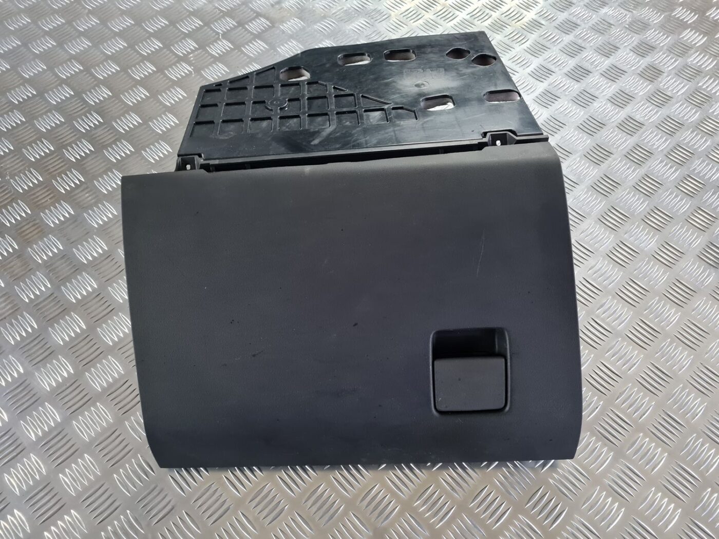 Mantu glabāšanas nodalījums pasažiera pusē priekš OPEL VECTRA C 2008 1 Mantu glabāšanas nodalījums pasažiera pusē priekš OPEL VECTRA C 2008