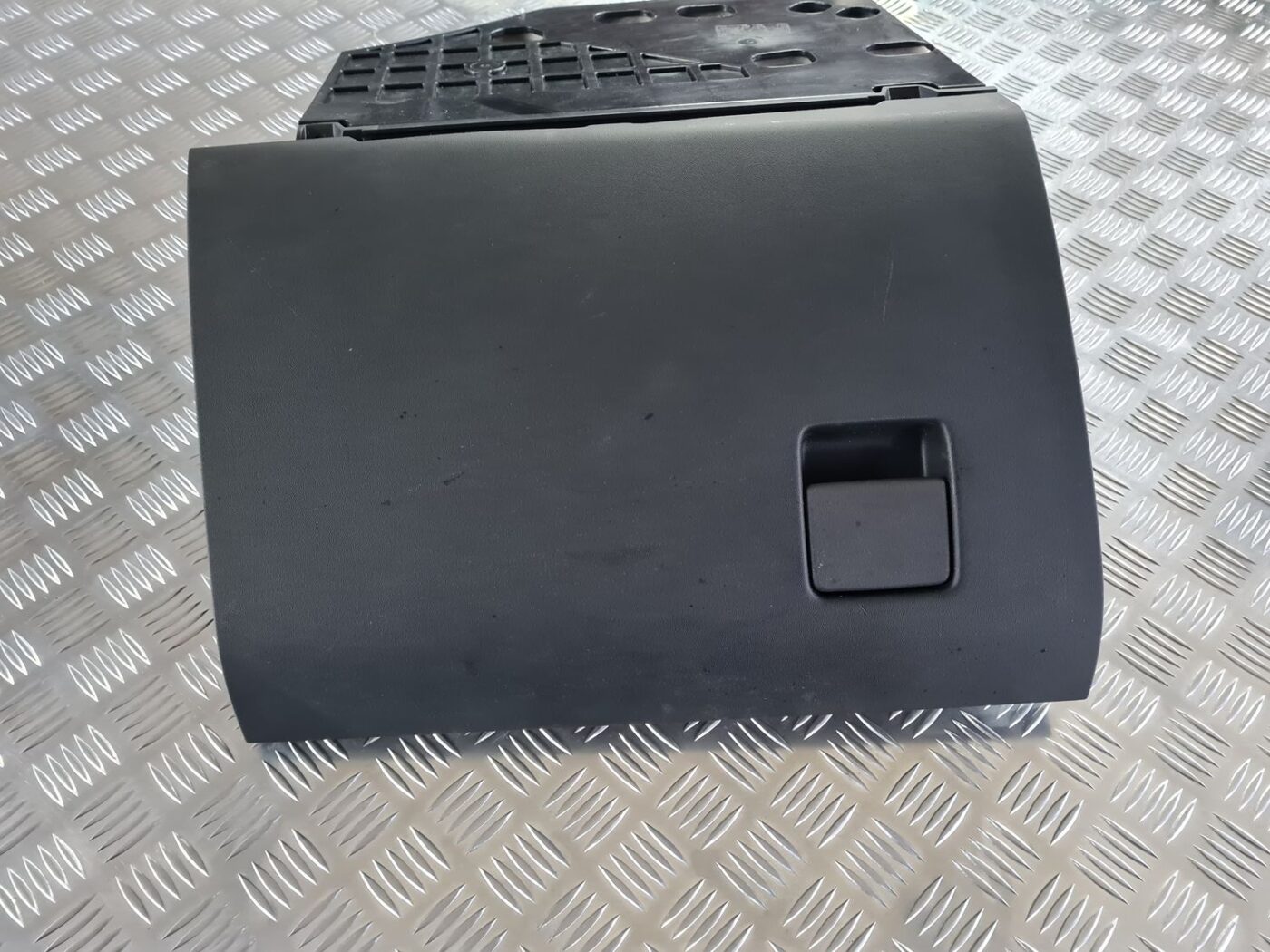 Mantu glabāšanas nodalījums pasažiera pusē priekš OPEL VECTRA C 2008 2 Mantu glabāšanas nodalījums pasažiera pusē priekš OPEL VECTRA C 2008