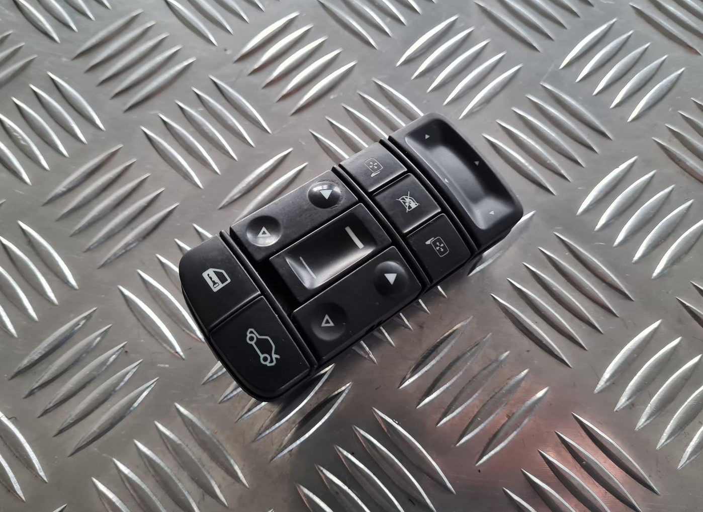 Šofera durvju slēdža pogas priekš OPEL VECTRA C 2002 2 Šofera durvju slēdža pogas priekš OPEL VECTRA C 2002