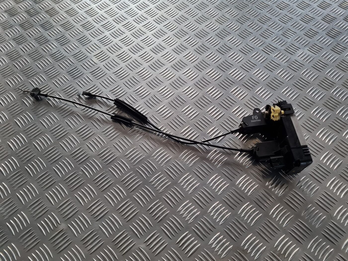 Aizmugurējo labo durvju slēdzene priekš OPEL VECTRA C 2002 1 Aizmugurējo labo durvju slēdzene priekš OPEL VECTRA C 2002