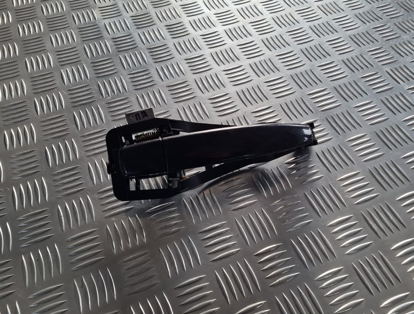 Priekšējāis labais durvju rokturis priekš OPEL VECTRA C 2002 1 Priekšējāis labais durvju rokturis priekš OPEL VECTRA C 2002