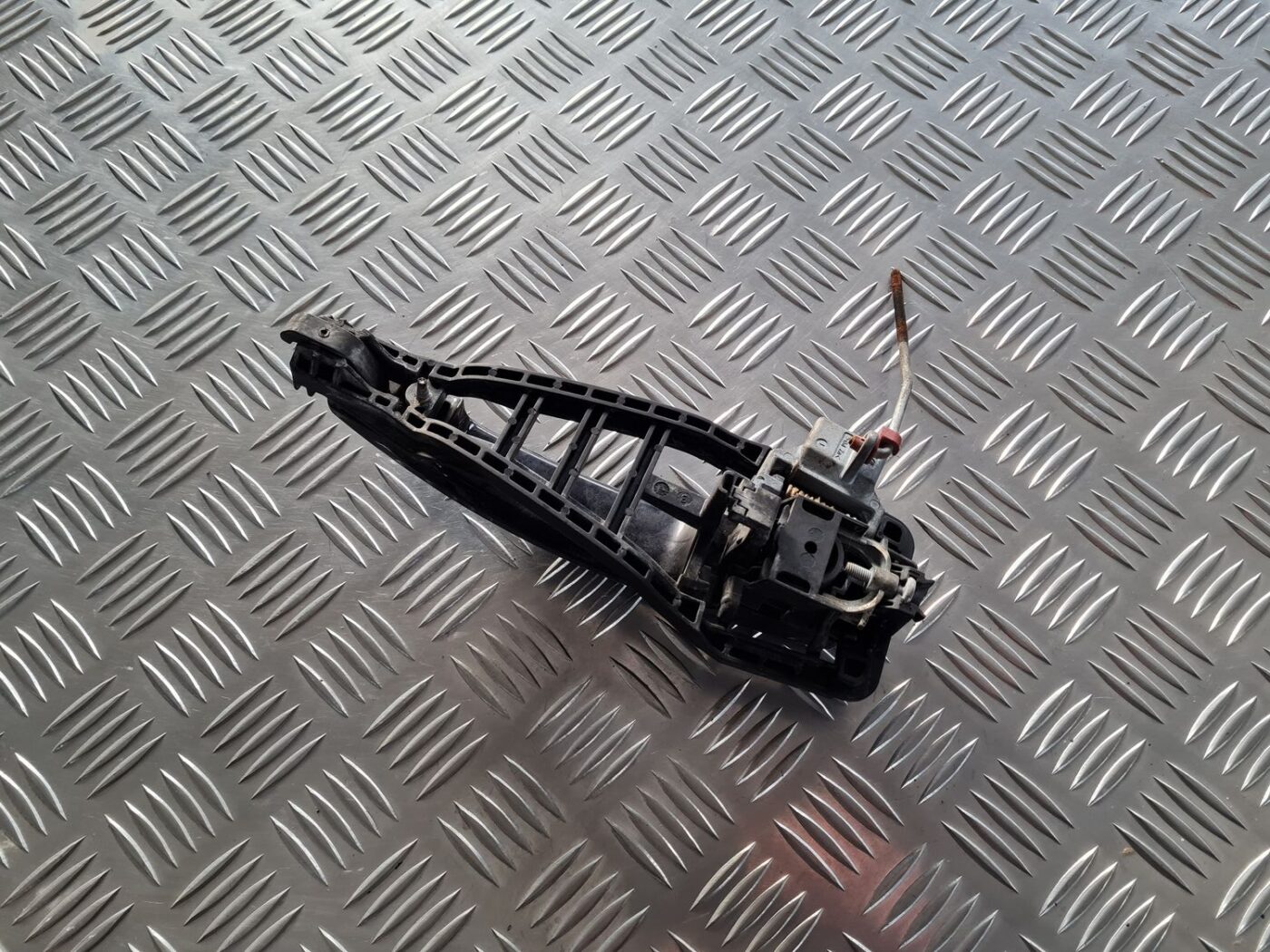 Aizmugurējāis labais durvju rokturis priekš OPEL VECTRA C 2002 3 Aizmugurējāis labais durvju rokturis priekš OPEL VECTRA C 2002