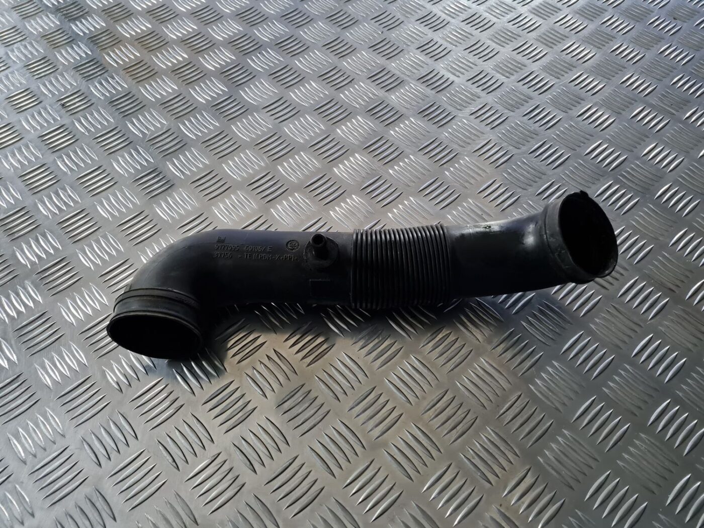 Gaisa filtra korpusa caurule priekš OPEL VECTRA C 2002 2 Gaisa filtra korpusa caurule priekš OPEL VECTRA C 2002