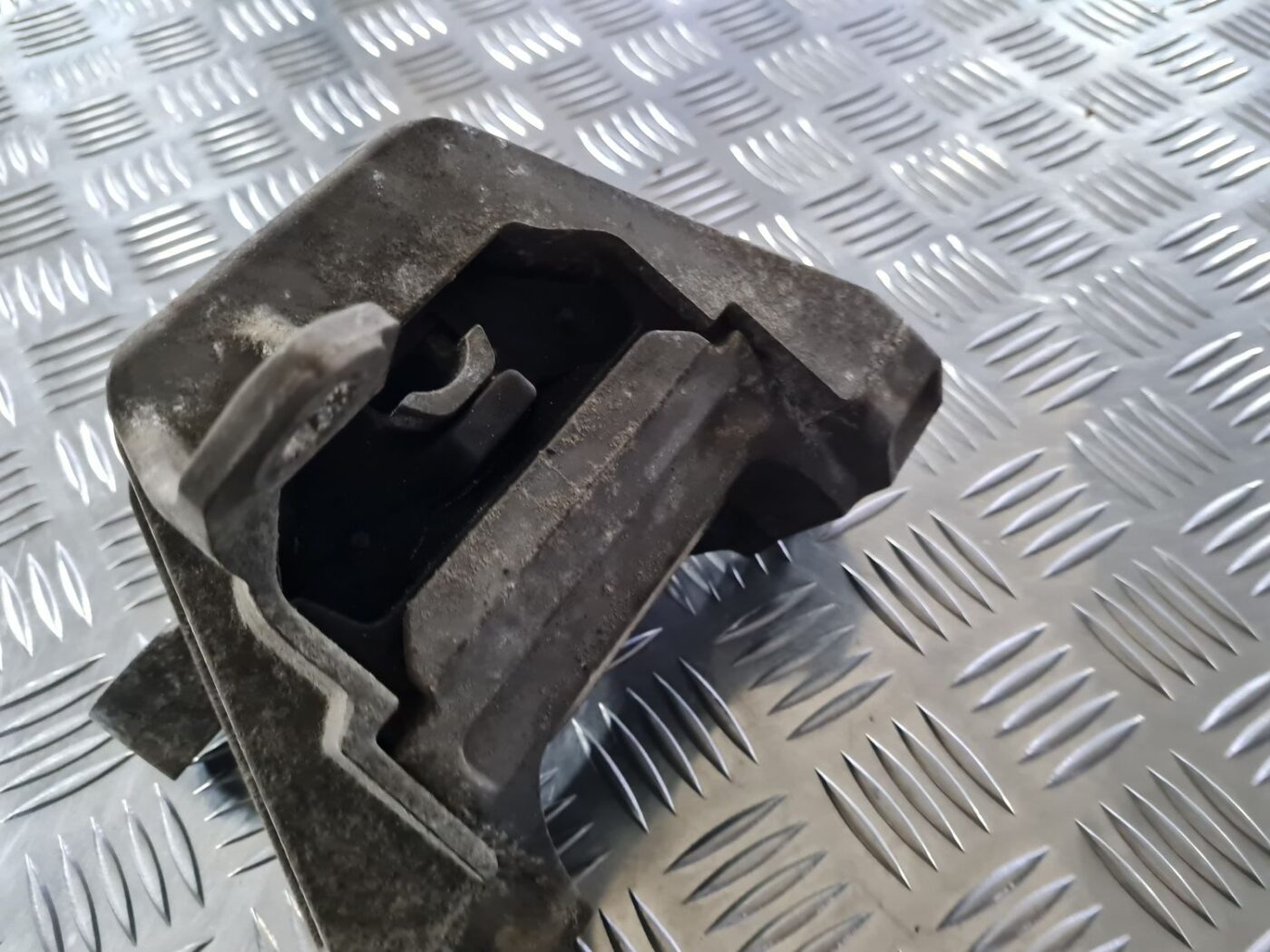 Dzinēja spilvens priekš OPEL VECTRA C 2002 2 Dzinēja spilvens priekš OPEL VECTRA C 2002