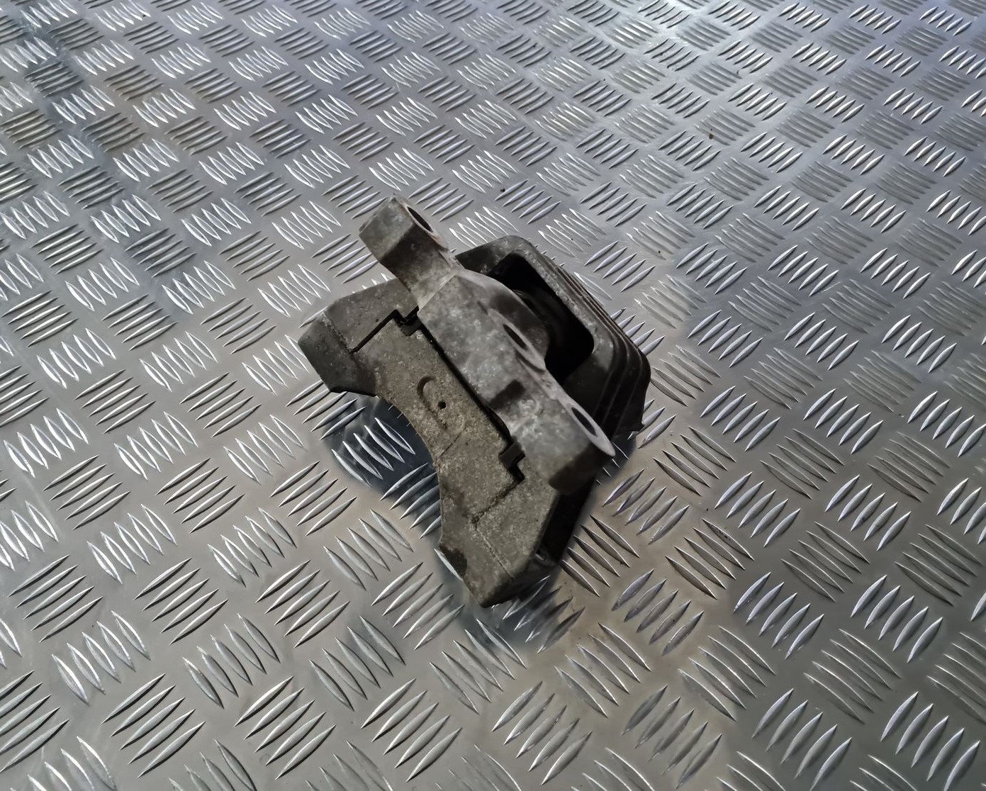 Dzinēja spilvens priekš OPEL VECTRA C 2002 3 Dzinēja spilvens priekš OPEL VECTRA C 2002