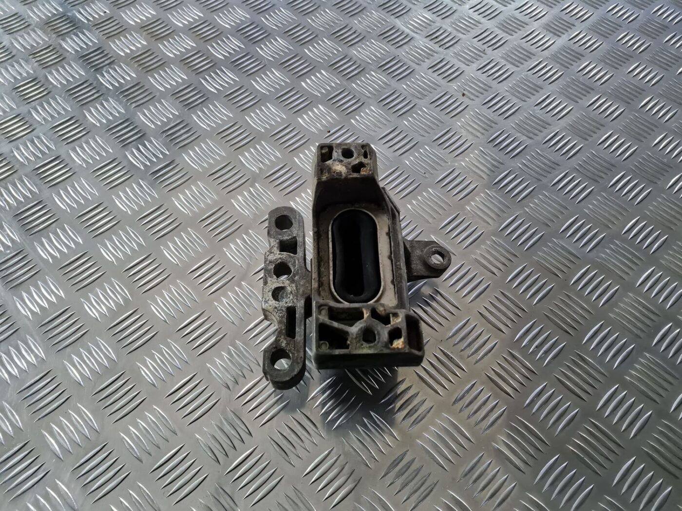 Dzinēja spilvens priekš OPEL VECTRA C 2002 7 Dzinēja spilvens priekš OPEL VECTRA C 2002