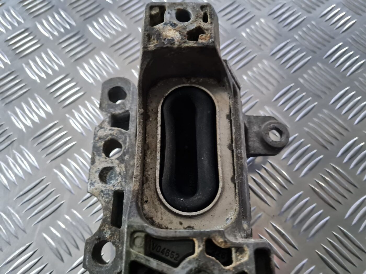 Dzinēja spilvens priekš OPEL VECTRA C 2002 6 Dzinēja spilvens priekš OPEL VECTRA C 2002