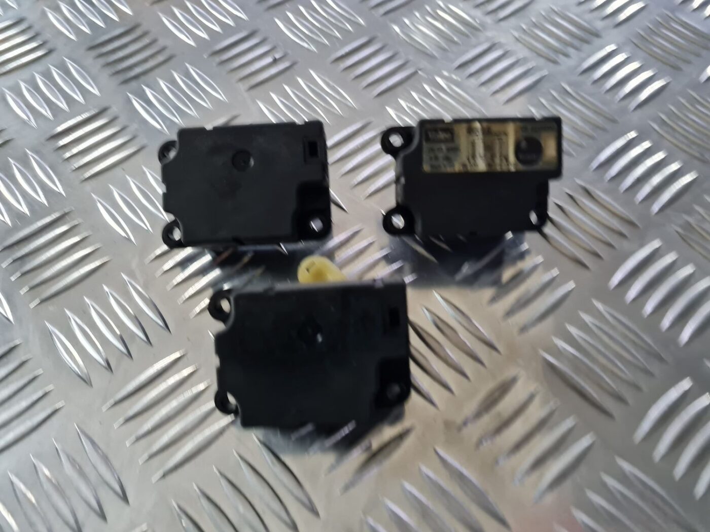 Apsildes sistēmas aktuators priekš OPEL VECTRA C 2002 4 Apsildes sistēmas aktuators priekš OPEL VECTRA C 2002