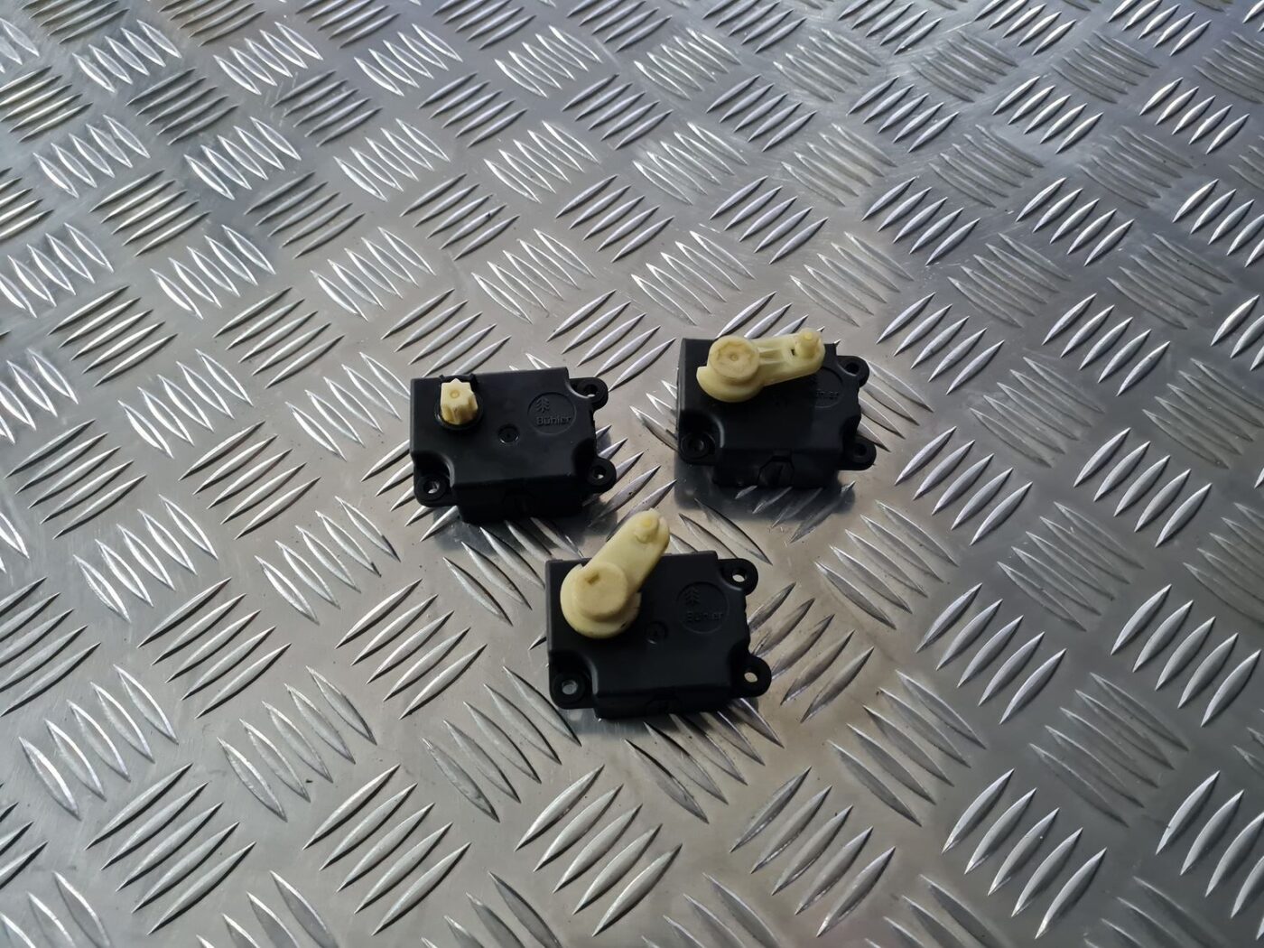 Apsildes sistēmas aktuators priekš OPEL VECTRA C 2002 3 Apsildes sistēmas aktuators priekš OPEL VECTRA C 2002