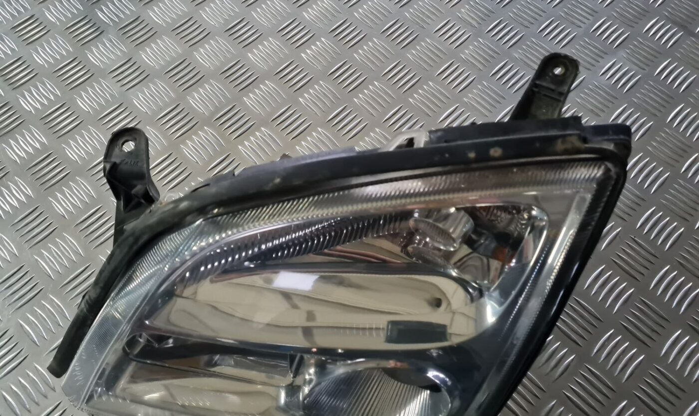 Priekšējais kreisais lukturis priekš OPEL VECTRA C 2002 2 Priekšējais kreisais lukturis priekš OPEL VECTRA C 2002