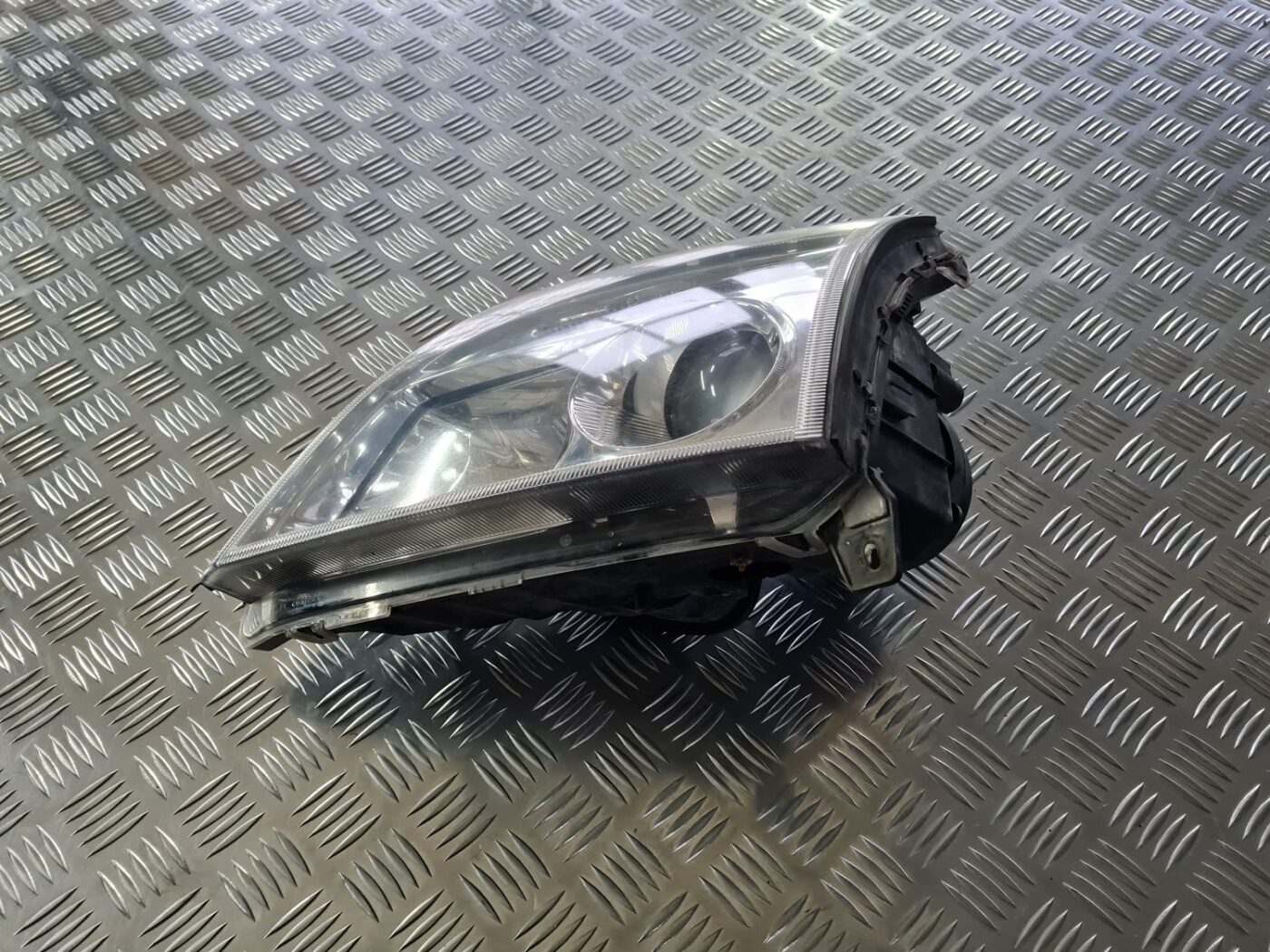 Priekšējais kreisais lukturis priekš OPEL VECTRA C 2002 9 Priekšējais kreisais lukturis priekš OPEL VECTRA C 2002