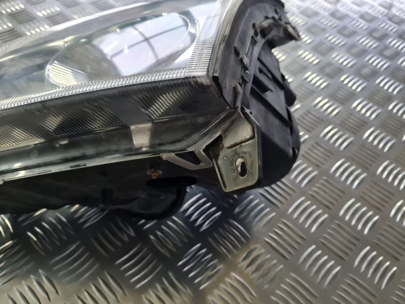 Priekšējais kreisais lukturis priekš OPEL VECTRA C 2002 8 Priekšējais kreisais lukturis priekš OPEL VECTRA C 2002