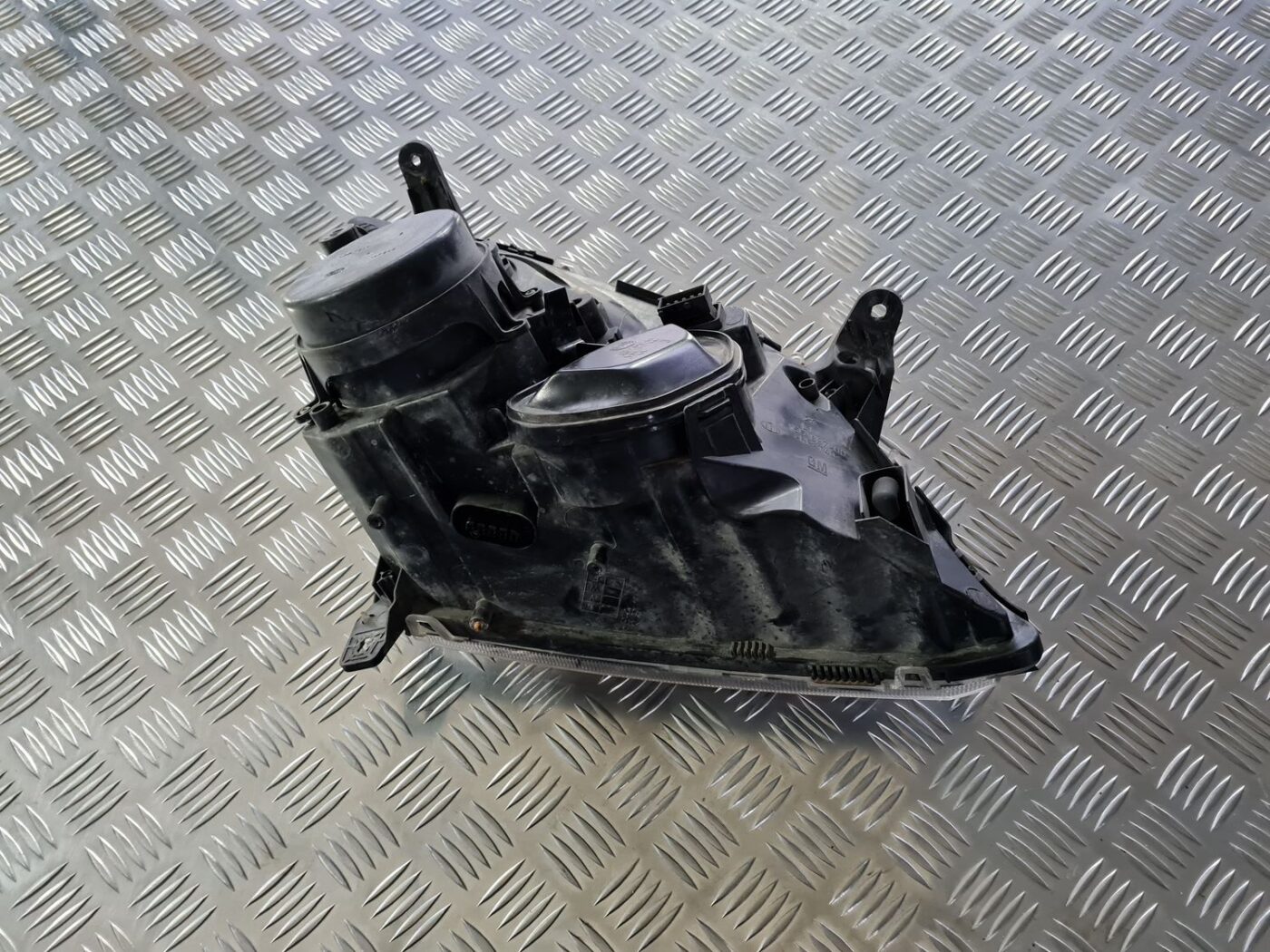 Priekšējais kreisais lukturis priekš OPEL VECTRA C 2002 6 Priekšējais kreisais lukturis priekš OPEL VECTRA C 2002