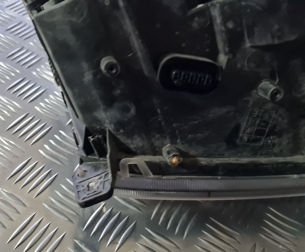 Priekšējais kreisais lukturis priekš OPEL VECTRA C 2002 5 Priekšējais kreisais lukturis priekš OPEL VECTRA C 2002