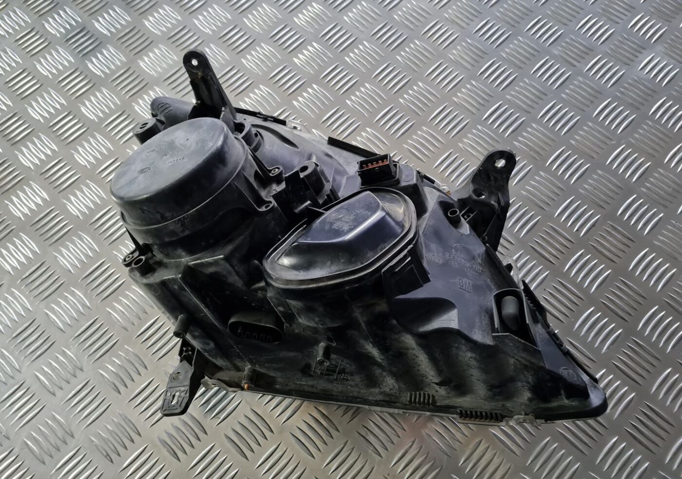 Priekšējais kreisais lukturis priekš OPEL VECTRA C 2002 4 Priekšējais kreisais lukturis priekš OPEL VECTRA C 2002