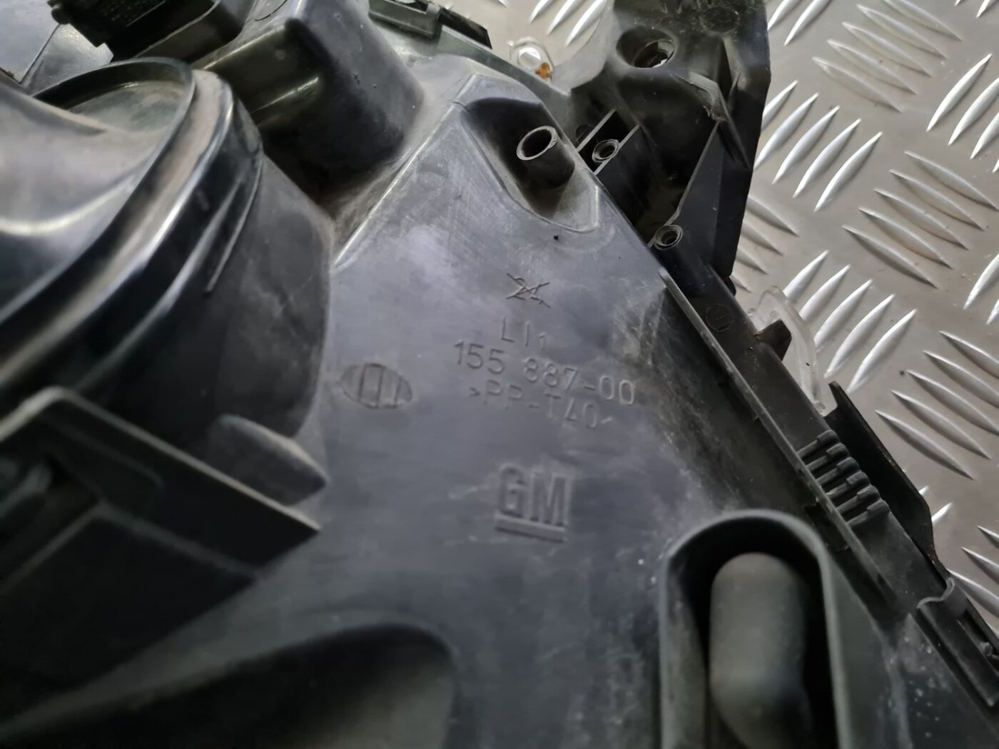 Priekšējais kreisais lukturis priekš OPEL VECTRA C 2002 3 Priekšējais kreisais lukturis priekš OPEL VECTRA C 2002