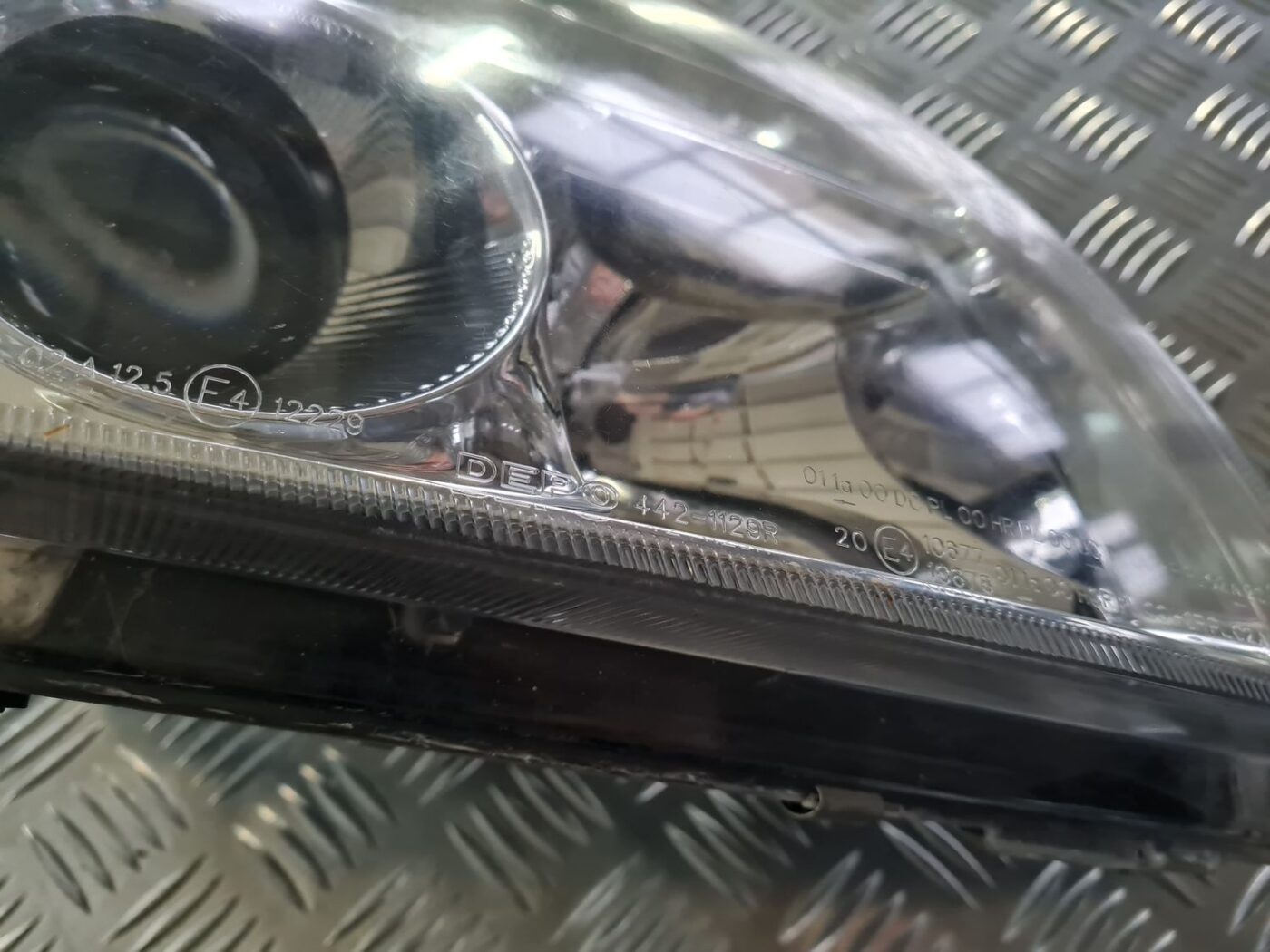 Priekšējais labais lukturis priekš OPEL VECTRA C 2002 11 Priekšējais labais lukturis priekš OPEL VECTRA C 2002