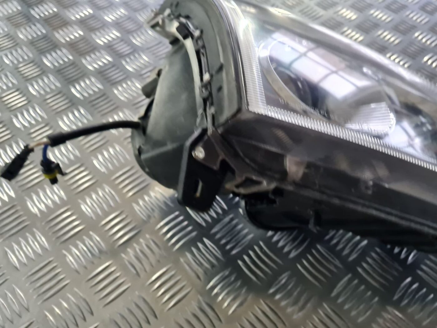 Priekšējais labais lukturis priekš OPEL VECTRA C 2002 10 Priekšējais labais lukturis priekš OPEL VECTRA C 2002