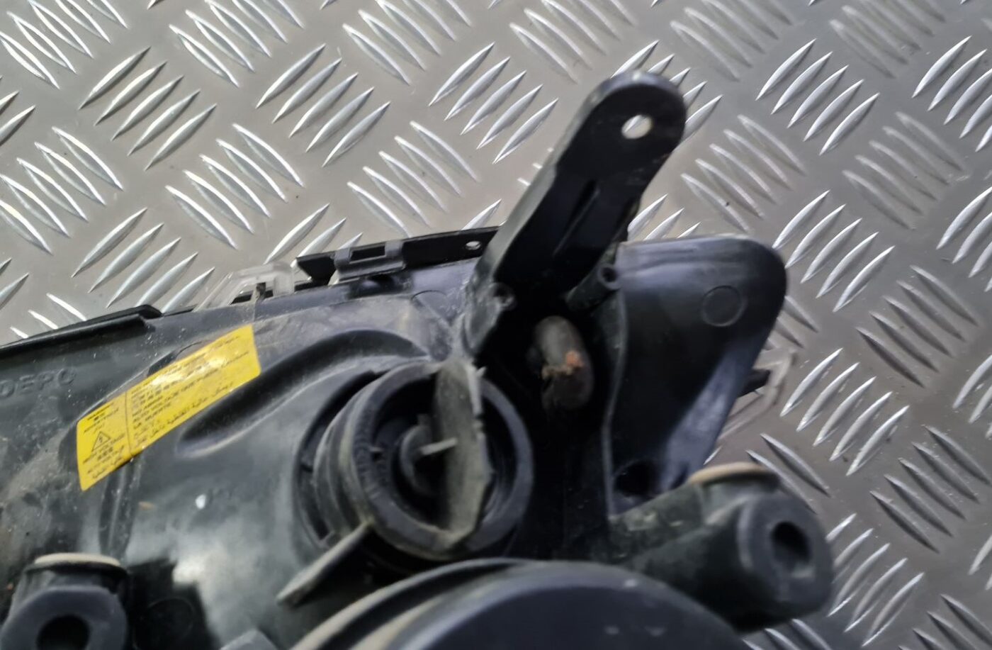 Priekšējais labais lukturis priekš OPEL VECTRA C 2002 4 Priekšējais labais lukturis priekš OPEL VECTRA C 2002