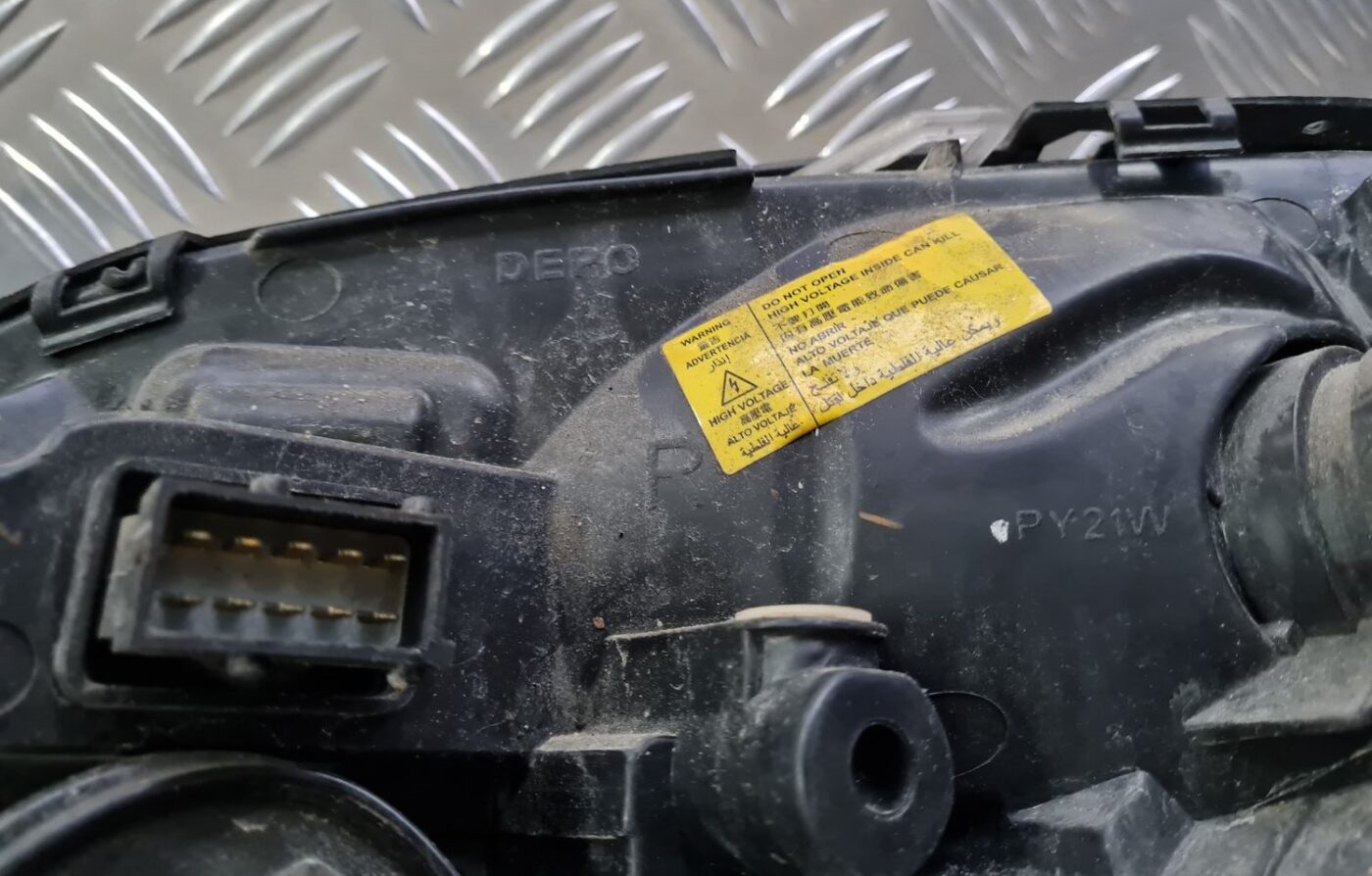 Priekšējais labais lukturis priekš OPEL VECTRA C 2002 3 Priekšējais labais lukturis priekš OPEL VECTRA C 2002