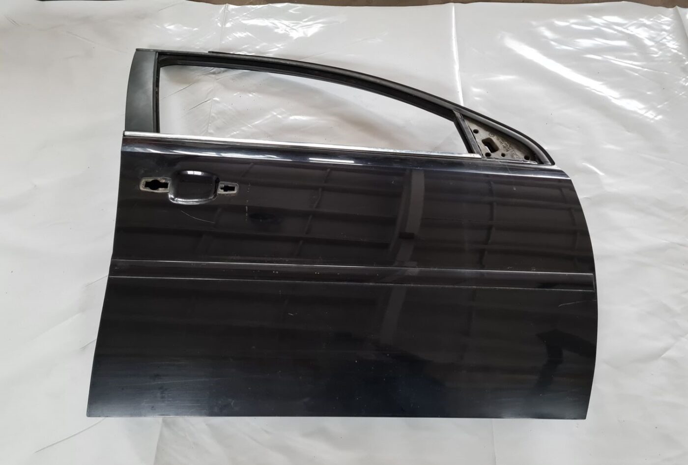 Priekšējās labās durvis priekš OPEL VECTRA C 2002 1 Priekšējās labās durvis priekš OPEL VECTRA C 2002