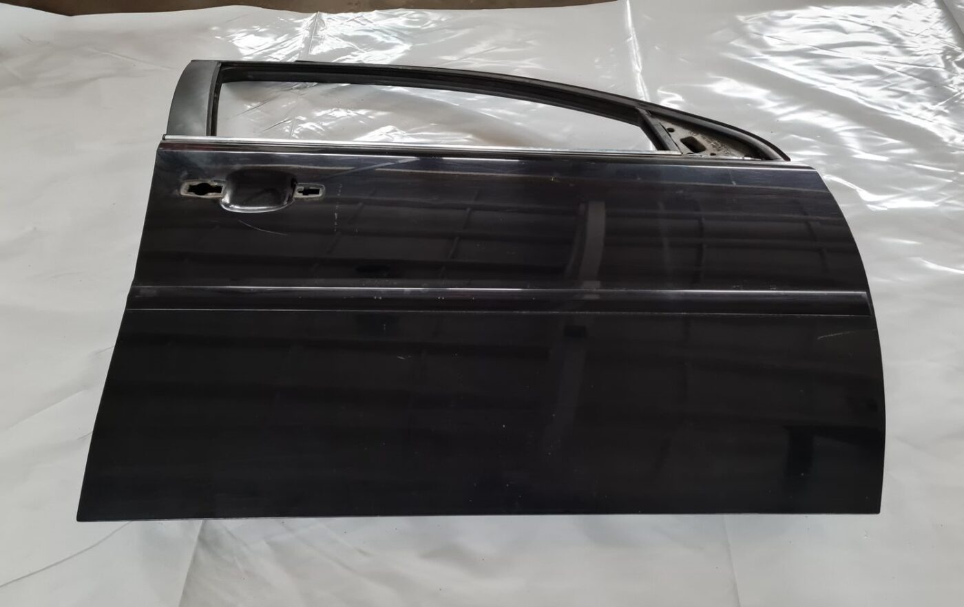 Priekšējās labās durvis priekš OPEL VECTRA C 2002 2 Priekšējās labās durvis priekš OPEL VECTRA C 2002