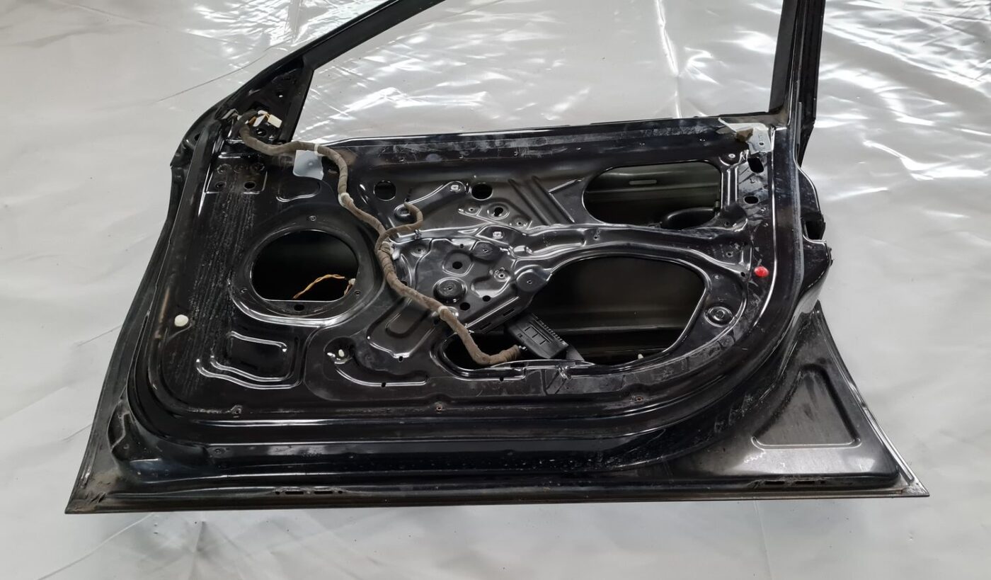 Priekšējās labās durvis priekš OPEL VECTRA C 2002 5 Priekšējās labās durvis priekš OPEL VECTRA C 2002