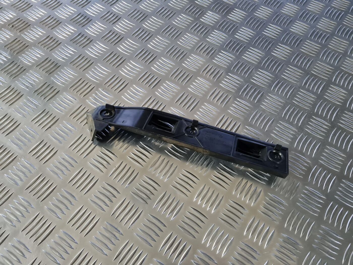 Priekšēja bufera kronšteins priekš VW GOLF IV 1999 1 Priekšēja bufera kronšteins priekš VW GOLF IV 1999