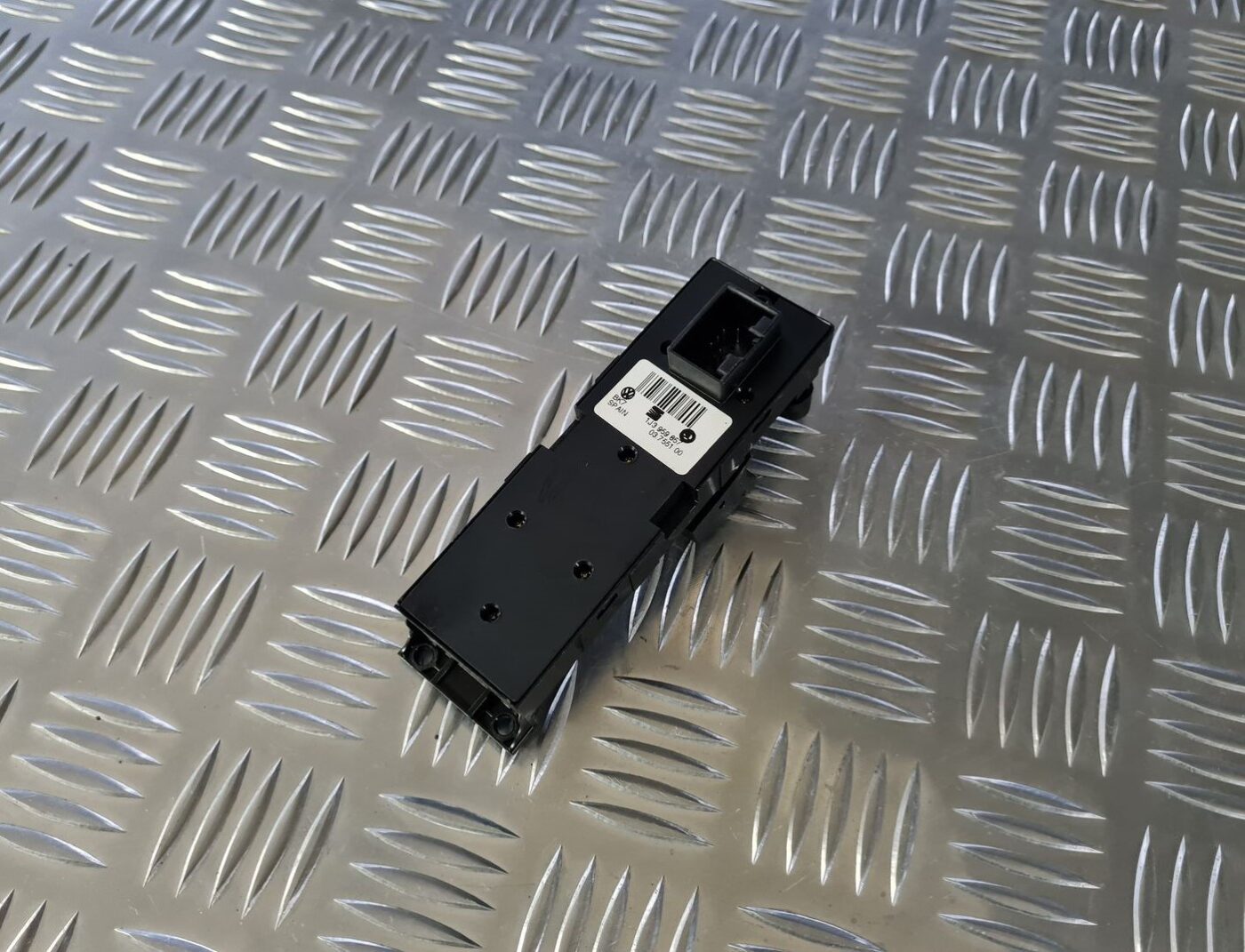 Šofera durvju slēdža pogas priekš VW GOLF IV 1999 4 Šofera durvju slēdža pogas priekš VW GOLF IV 1999