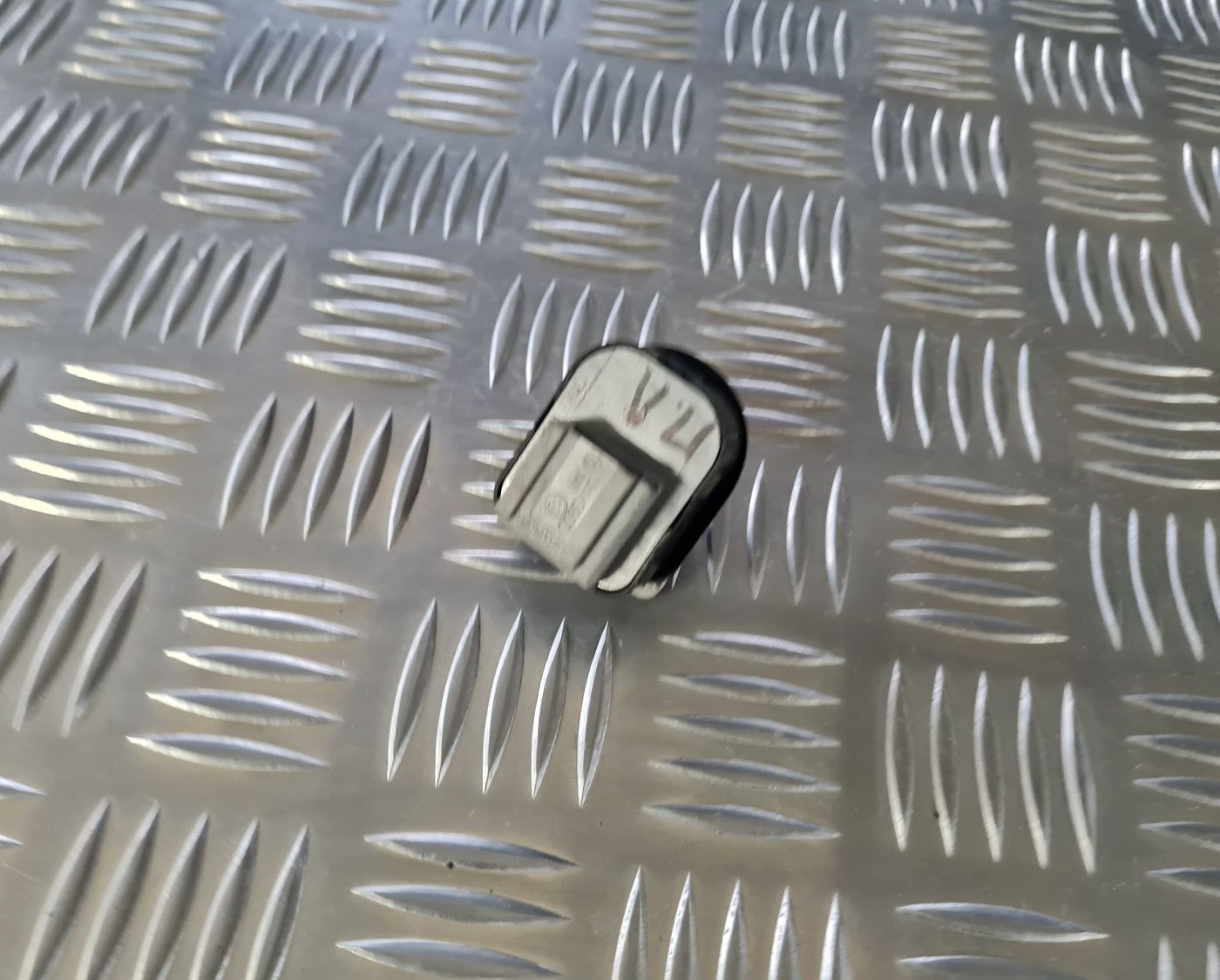 Spoguļa regulēšanas poga priekš VW GOLF IV 1999 4 Spoguļa regulēšanas poga priekš VW GOLF IV 1999