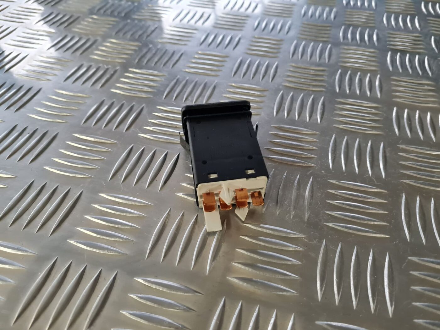 Trauksmes poga priekš VW GOLF IV 1999 2 Trauksmes poga priekš VW GOLF IV 1999