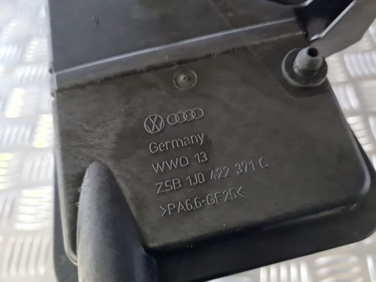 Stūres pastiprinātāja tvertne priekš VW GOLF IV 1999