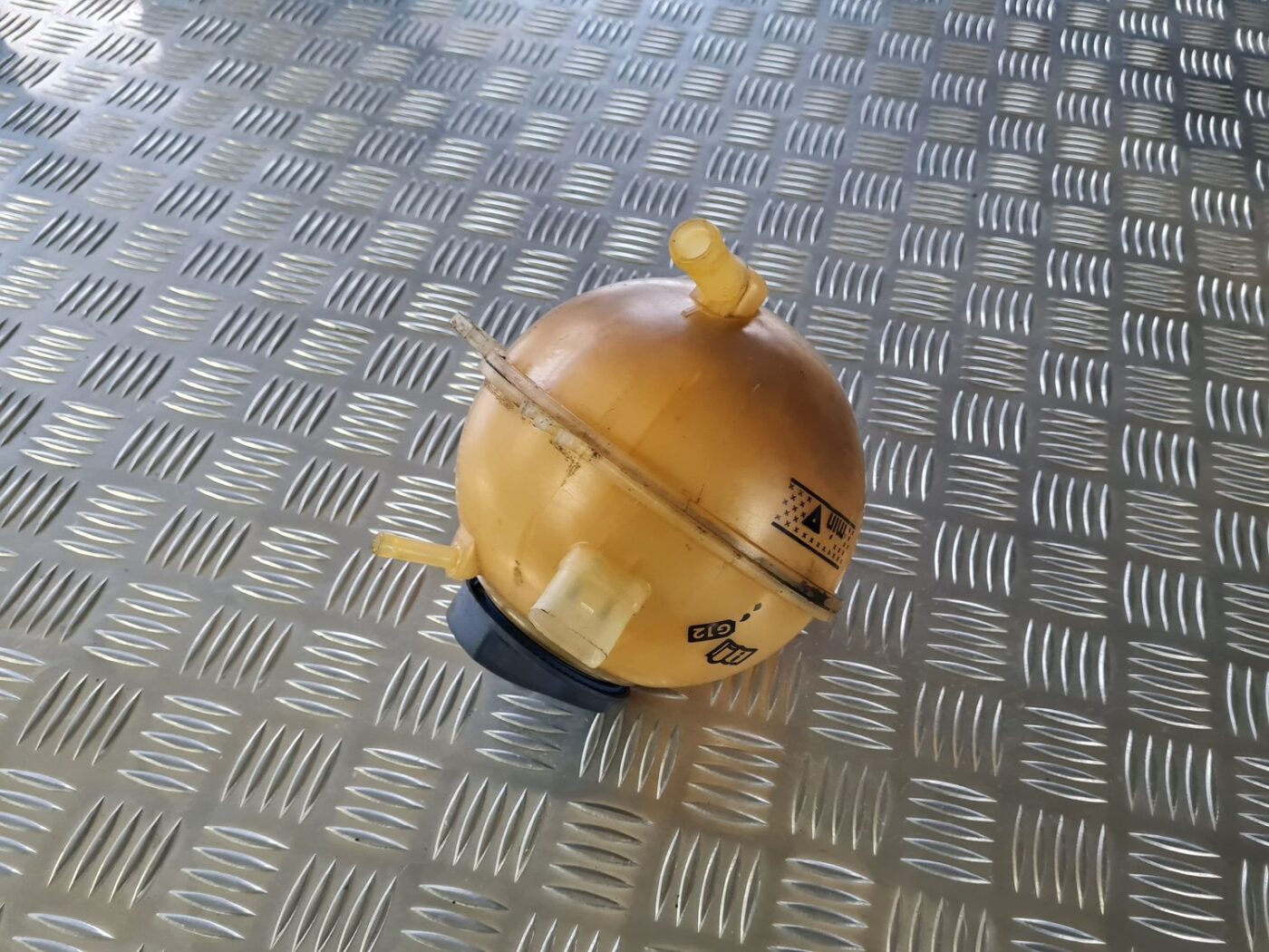 Dzesēšanas šķidruma tvertne priekš VW GOLF IV 1999 2 Dzesēšanas šķidruma tvertne priekš VW GOLF IV 1999