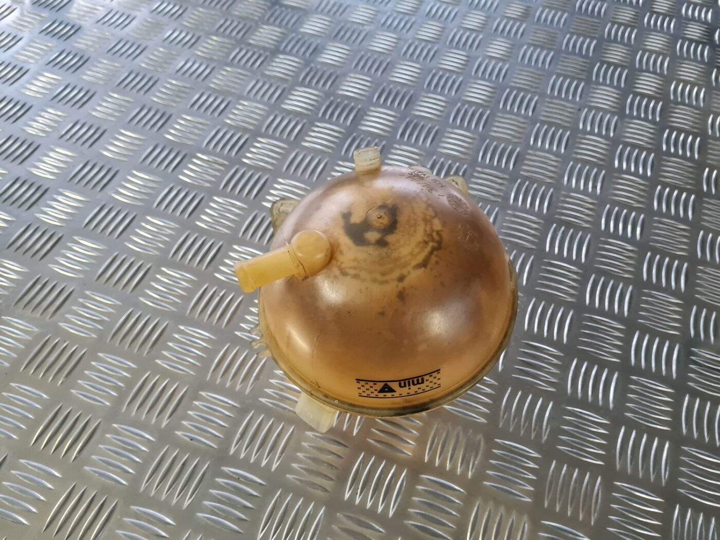 Dzesēšanas šķidruma tvertne priekš VW GOLF IV 1999 3 Dzesēšanas šķidruma tvertne priekš VW GOLF IV 1999